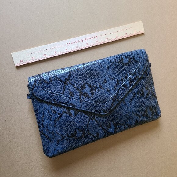 blue snake print clutch purse - Picture 5 of 6